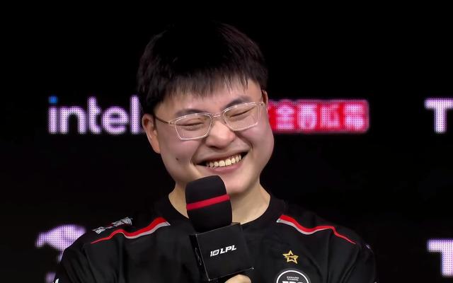 萨拉赫焦点对战，Uzi与30激战中国队分钟，领先优势明显胜负难料！
